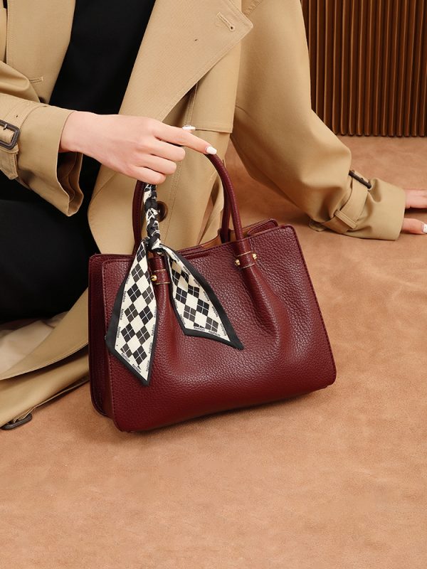 Women's Elegant Synthetic Leather Handbag - Convertible Shoulder Bag or Clutch, Open Top Everyday & Formal Purse Black/Muted Gray/Beige/Wine Red - European Collection Women's Luxury Wallet, Ladies Handbags, Detachable Strap Feature, Oiledged Finish - Image 7