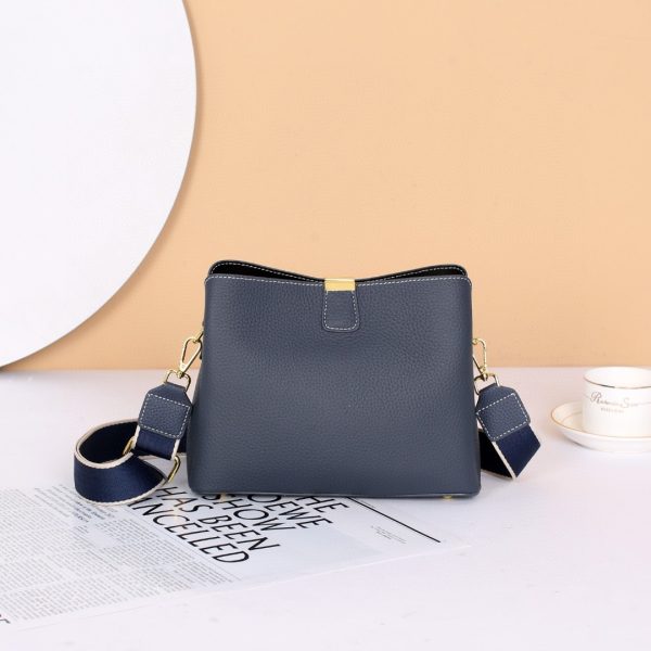 Elegant Women'S Crossbody Bag with Adjustable Strap, Golden-Tone Hardware & Canvas Lining - Light Blue & Beige Options for Casual or Formal Occasions, Versatile Shoulder Bag, Sophisticated Design, Smooth Texture - Image 8