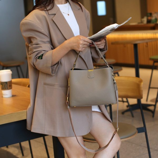 Elegant Women'S Crossbody Bag with Adjustable Strap, Golden-Tone Hardware & Canvas Lining - Light Blue & Beige Options for Casual or Formal Occasions, Versatile Shoulder Bag, Sophisticated Design, Smooth Texture - Image 5