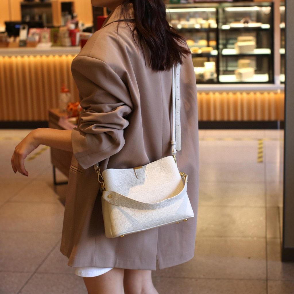 Elegant Women'S Crossbody Bag with Adjustable Strap, Golden-Tone Hardware & Canvas Lining - Light Blue & Beige Options for Casual or Formal Occasions, Versatile Shoulder Bag, Sophisticated Design, Smooth Texture