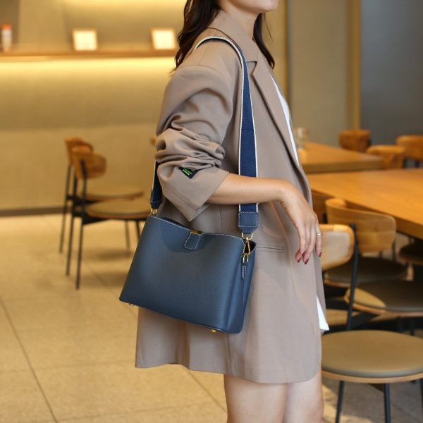 Elegant Women'S Crossbody Bag with Adjustable Strap, Golden-Tone Hardware & Canvas Lining - Light Blue & Beige Options for Casual or Formal Occasions, Versatile Shoulder Bag, Sophisticated Design, Smooth Texture - Image 12